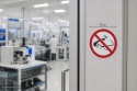 Naklejka BHP 15 cm - Zakaz opuszczania wyznaczonej trasy - P037