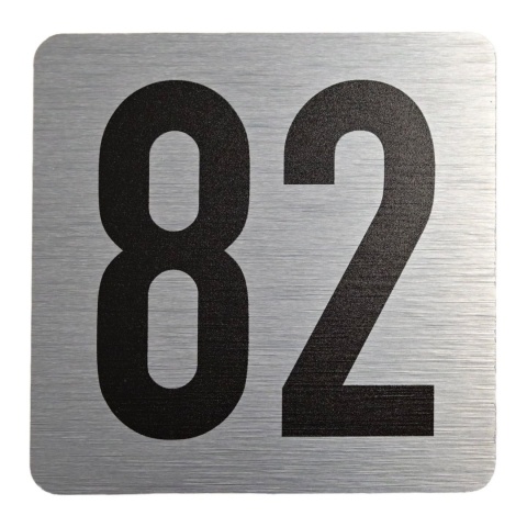 Tabliczka na drzwi 8x8 cm - numer 82
